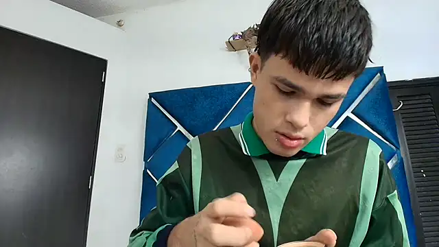 EdwinBoys online show from June 10, 2026, 1:43 pm