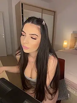CandyElla  online show from May 6, 2026, 1:27 pm