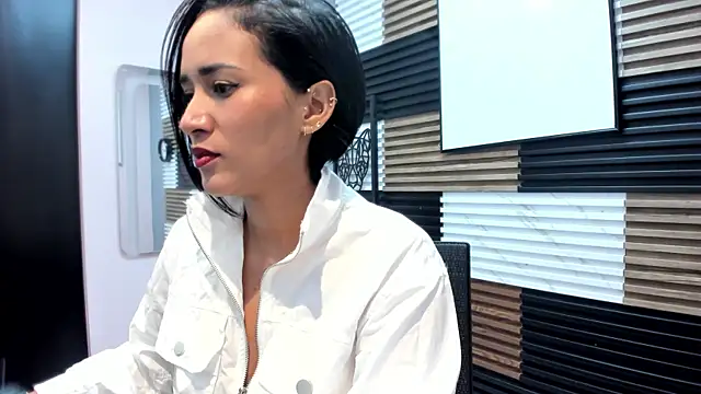 Snapshot of Scarleth-Foxx chatting on June 19, 2026, 8:12 pm Scarleth-Foxx online show from June 19, 2026, 8:12 pm