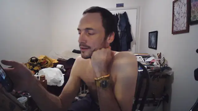 Snapshot of JohnnyMoves chatting on July 23, 2026, 5:16 am JohnnyMoves online show from July 23, 2026, 5:16 am