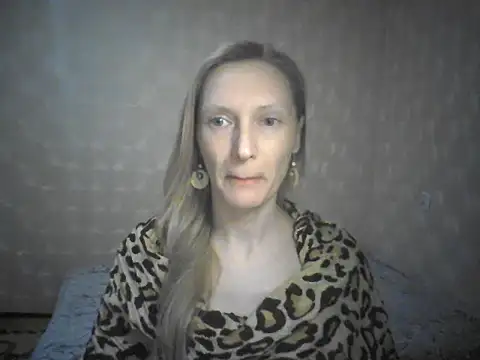 LunaBelle8 online show from April 22, 2026, 5:25 pm