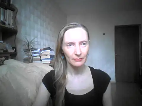 LunaBelle8 online show from May 5, 2026, 12:24 pm