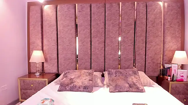 IsabellaPhil online show from July 4, 2026, 5:02 am