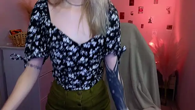 MilaDuales online show from May 26, 2026, 12:45 pm