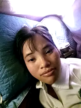 LucyBri01 online show from April 26, 2026, 3:32 pm