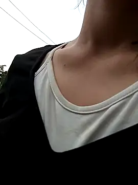 LucyBri01 online show from April 30, 2026, 2:40 am