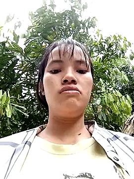 LucyBri01 online show from May 1, 2026, 1:43 am