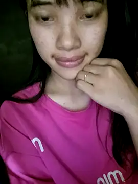 LucyBri01 online show from May 6, 2026, 2:33 pm