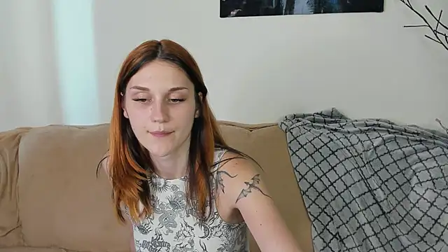 Snapshot of elani_lune chatting on August 4, 2026, 3:03 pm elani lune online show from August 4, 2026, 3:03 pm