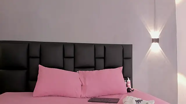 JadeHearrt online show from June 22, 2026, 6:49 pm