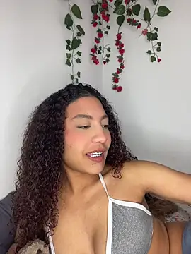 Daphnne Curly online show from May 15, 2026, 2:29 am