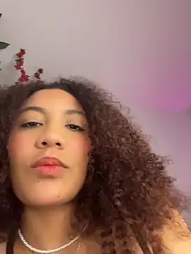 Daphnne Curly online show from May 27, 2026, 12:02 pm