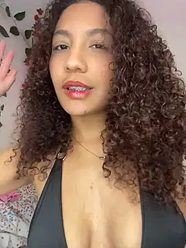 Daphnne Curly online show from June 19, 2026, 1:32 am