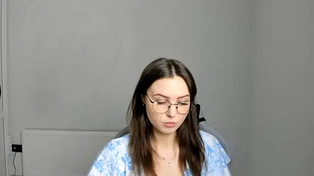 Regina cute  online show from May 27, 2026, 6:32 am