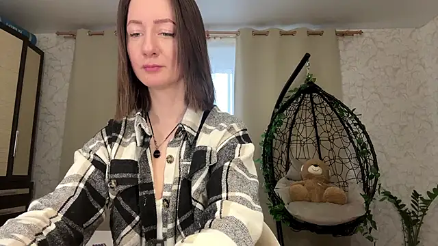MariaSpadoni online show from April 28, 2026, 4:01 pm