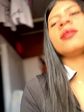 ElahiaMarquez online show from May 11, 2026, 5:32 pm
