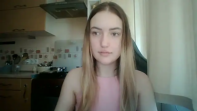 Lisanta online show from June 11, 2026, 7:50 am