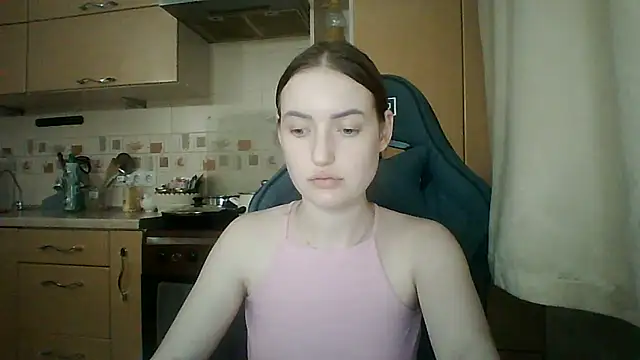 Lisanta online show from June 11, 2026, 7:56 pm
