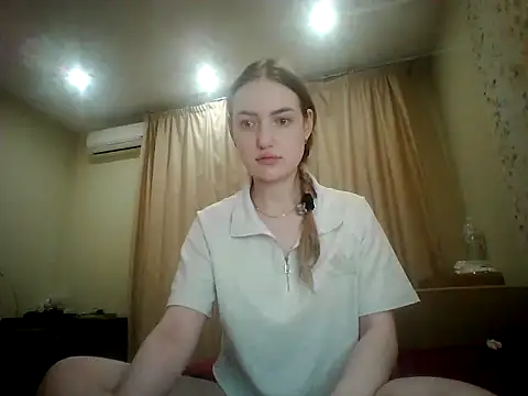 Lisanta online show from July 28, 2026, 7:04 pm