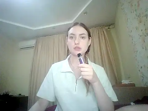 Lisanta online show from July 28, 2026, 9:03 pm
