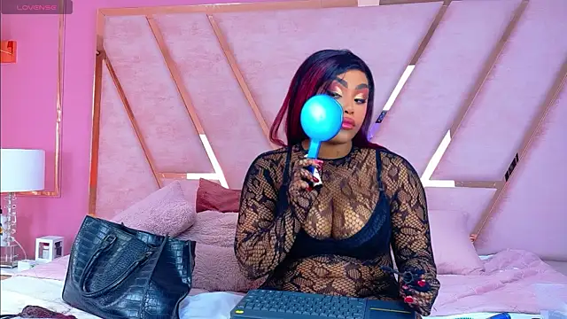 TiannahGlow online show from May 26, 2026, 12:34 pm