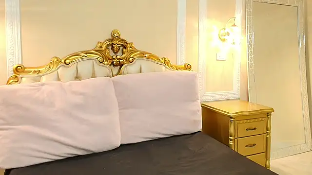 PaulineKosh online show from July 4, 2026, 7:42 pm