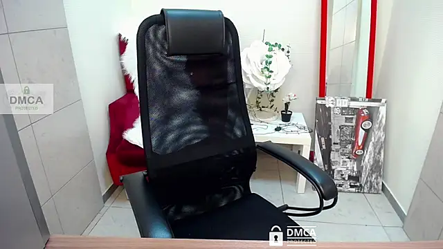  donnaSia  online show from June 22, 2026, 10:56 am