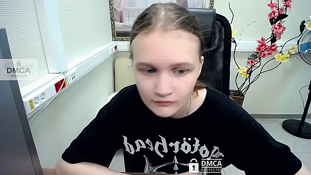  donnaSia  online show from July 13, 2026, 11:13 am