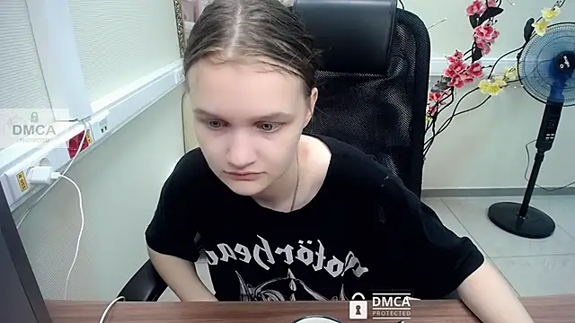  donnaSia  online show from July 17, 2026, 10:11 am