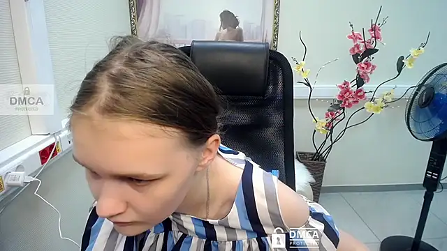  donnaSia  online show from July 25, 2026, 9:40 am