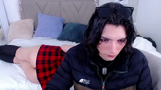 Snapshot of raven_n_matt chatting on May 12, 2026, 6:38 pm raven n matt online show from May 12, 2026, 6:38 pm