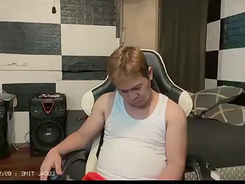 FuckMeeGUYS online show from June 16, 2026, 1:58 pm