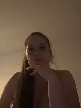 Poppylooloo online show from June 16, 2026, 7:05 pm