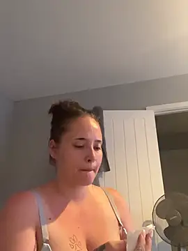 Poppylooloo online show from July 5, 2026, 1:07 pm