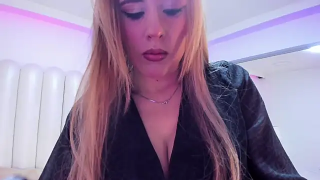 AndreinaOwen online show from May 1, 2026, 12:10 pm