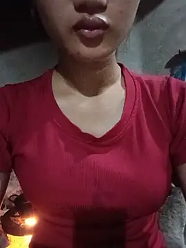 Snapshot of Rosie_LoveUU chatting on June 4, 2026, 11:00 pm Rosie LoveUU online show from June 4, 2026, 11:00 pm