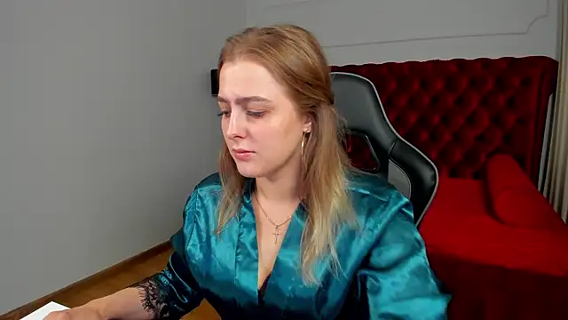 EllaBells online show from July 17, 2026, 5:14 am
