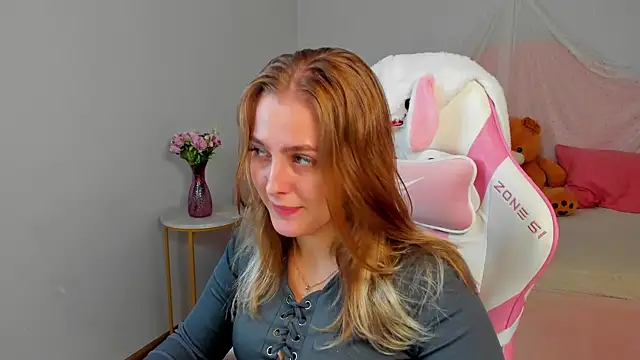 EllaBells online show from July 27, 2026, 5:03 am
