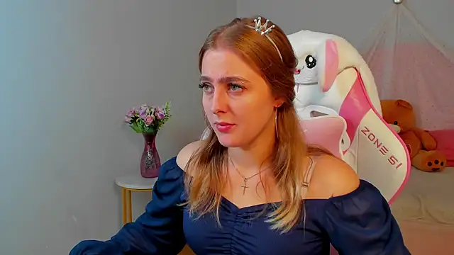 EllaBells online show from August 3, 2026, 5:06 am
