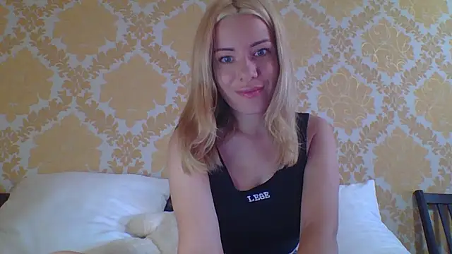 Softy Aura  online show from August 3, 2026, 4:33 pm