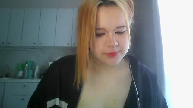 Amanda Mia  online show from June 24, 2026, 7:51 am