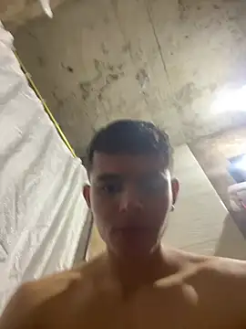 fresdyhot online show from July 9, 2026, 4:16 am