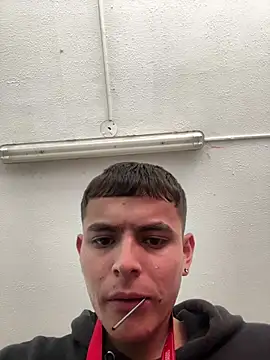 fresdyhot online show from July 27, 2026, 4:47 pm