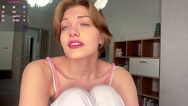 LinaFlamie online show from July 10, 2026, 10:07 am
