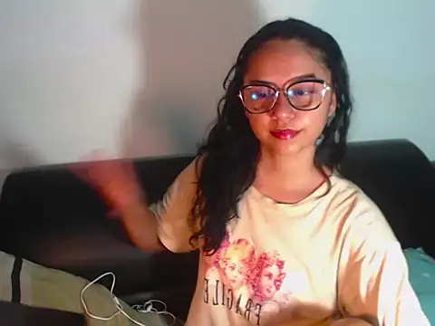 BellaLuxxs online show from July 10, 2026, 11:18 pm