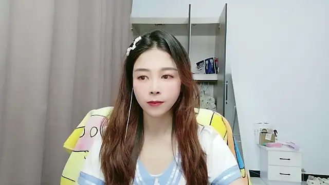 xiaoxiaohong030 online show from June 12, 2026, 2:38 pm