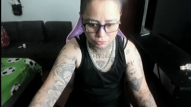 romina23 online show from May 7, 2026, 10:37 pm