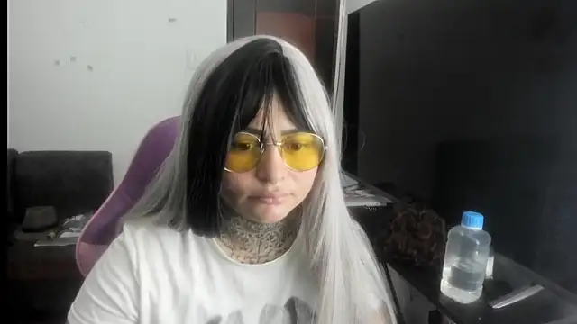 romina23 online show from May 19, 2026, 10:27 pm