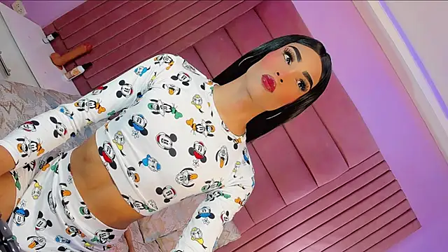 Darianavelazquez online show from June 6, 2026, 4:39 am