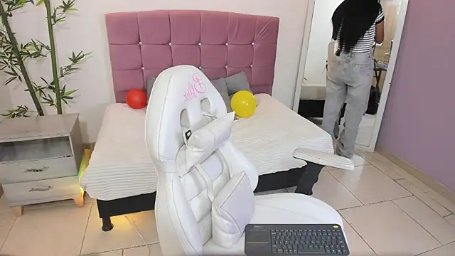 Snapshot of Hinaa_XXX chatting on July 15, 2026, 8:03 pm Hinaa XXX online show from July 15, 2026, 8:03 pm